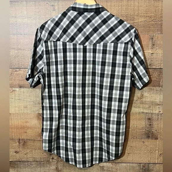 🌻Tony Hawk Black & White Men’s size Medium Plaid Snap Button Shirt Outdoor - Picture 2 of 4